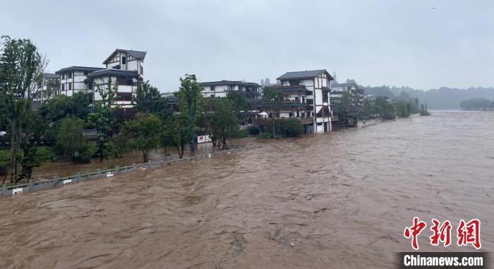 陕西临潼突降暴雨_四川达州持续高温后突降暴雨_合肥突降暴雨