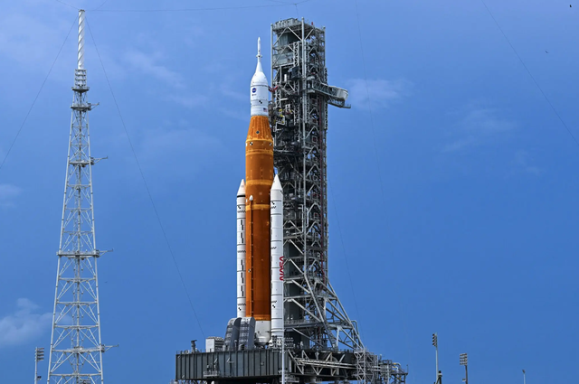nasa登月照片_nasa新一代登月火箭发射_nasa 登月照片 打包