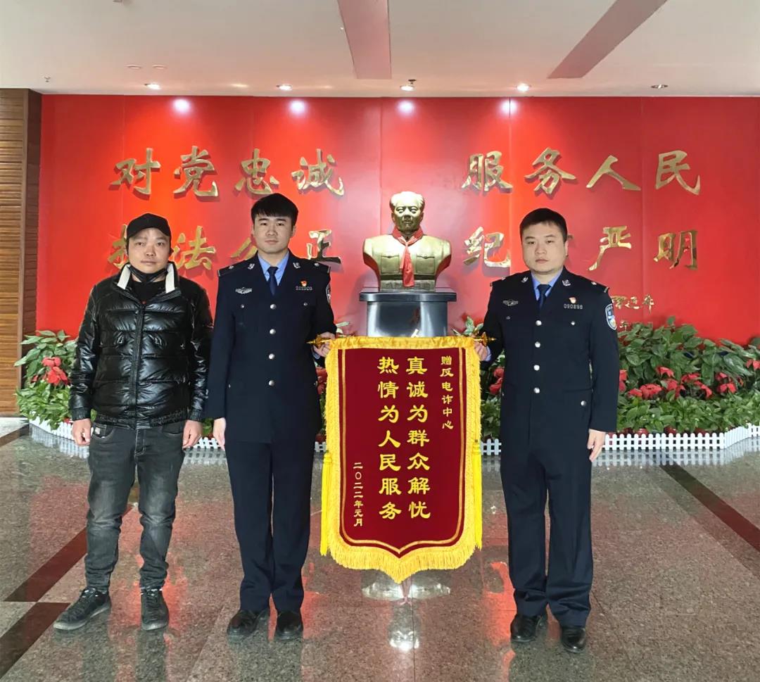 爸爸送女儿出嫁台词_爸爸将一年级女儿送错学校_爸爸送女儿什么花