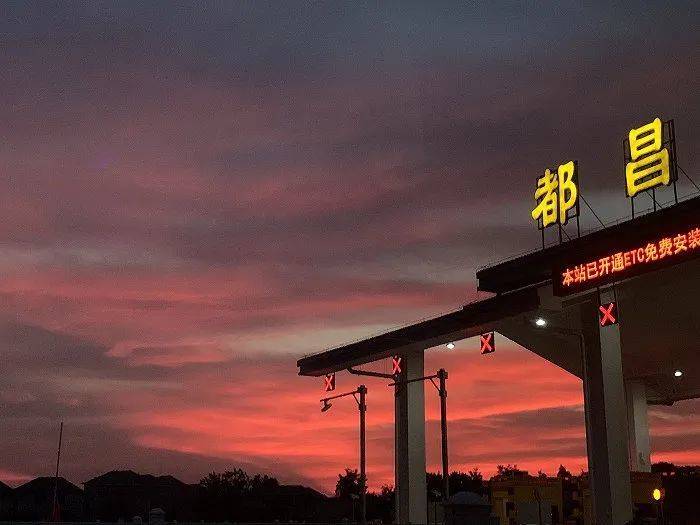 干吧 爹 by一糖枯水_深坑酒店露真容_鄱阳湖枯水见底 明代石桥露“真容”