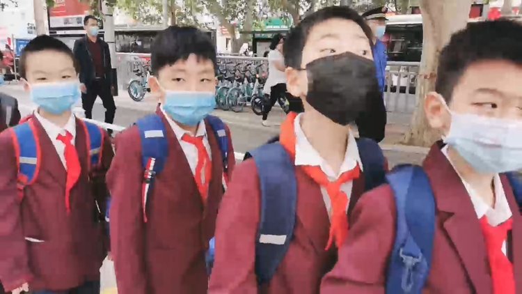 女儿送爸爸礼物排行榜推荐_爸爸将一年级女儿送错学校_爸爸送女儿什么花