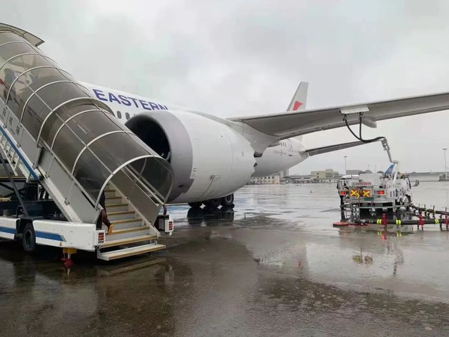 拉萨航班紧急备降成都_东航一航班紧急备降_温哥华航班紧急