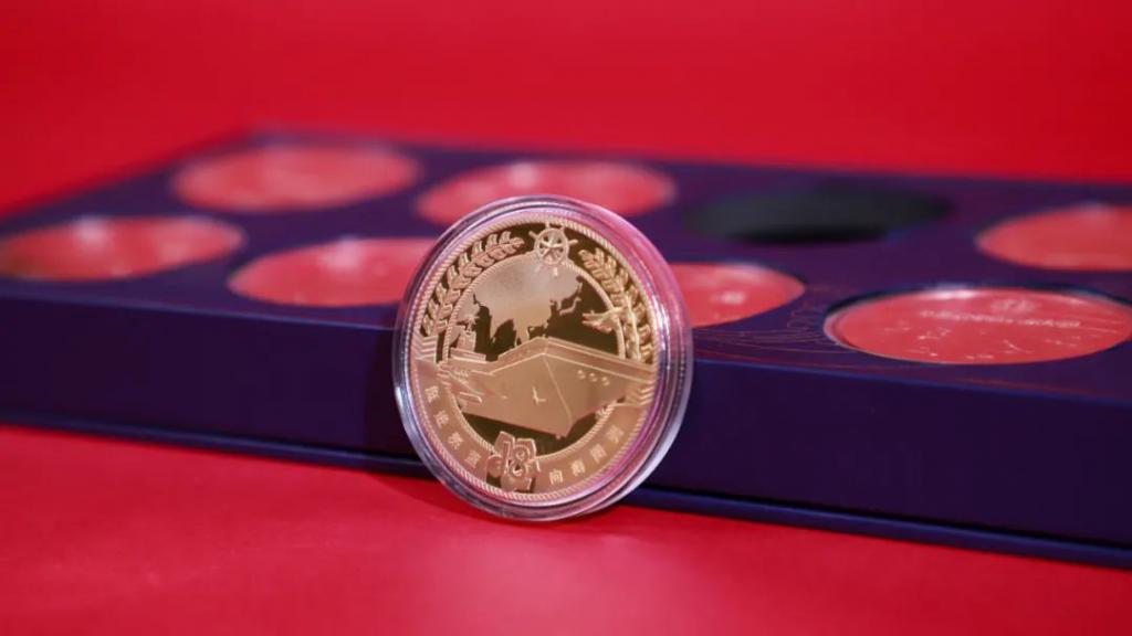 中国海军三舰客亮相_海军上舰与不上舰区別_海军兰州舰