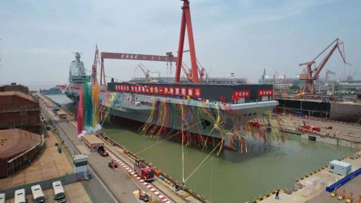 中国海军三舰客亮相_海军上舰与不上舰区別_海军兰州舰