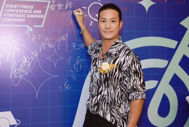 深圳警方通报港星黄竣锋餐厅遇袭_南京警方通报官员夫妇打人事件 被打护士未瘫痪_南京宝马案 警方通报