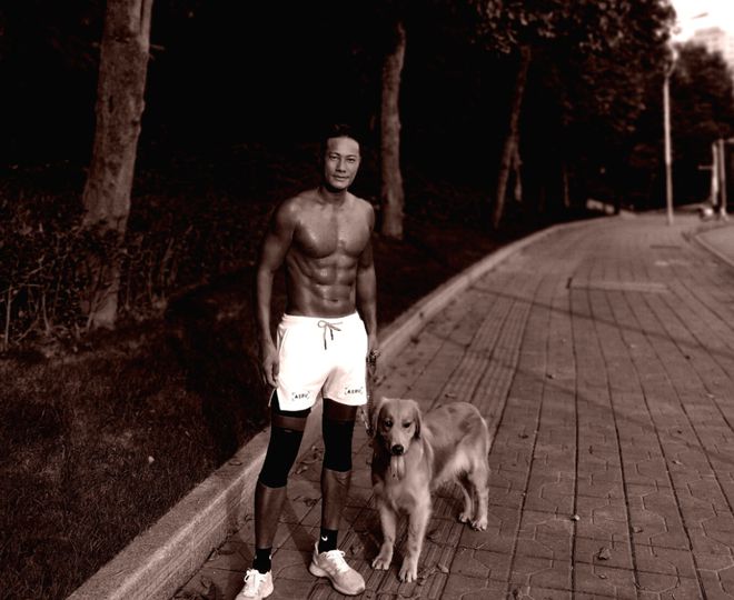 南京警方通报官员夫妇打人事件 被打护士未瘫痪_深圳警方通报港星黄竣锋餐厅遇袭_南京宝马案 警方通报