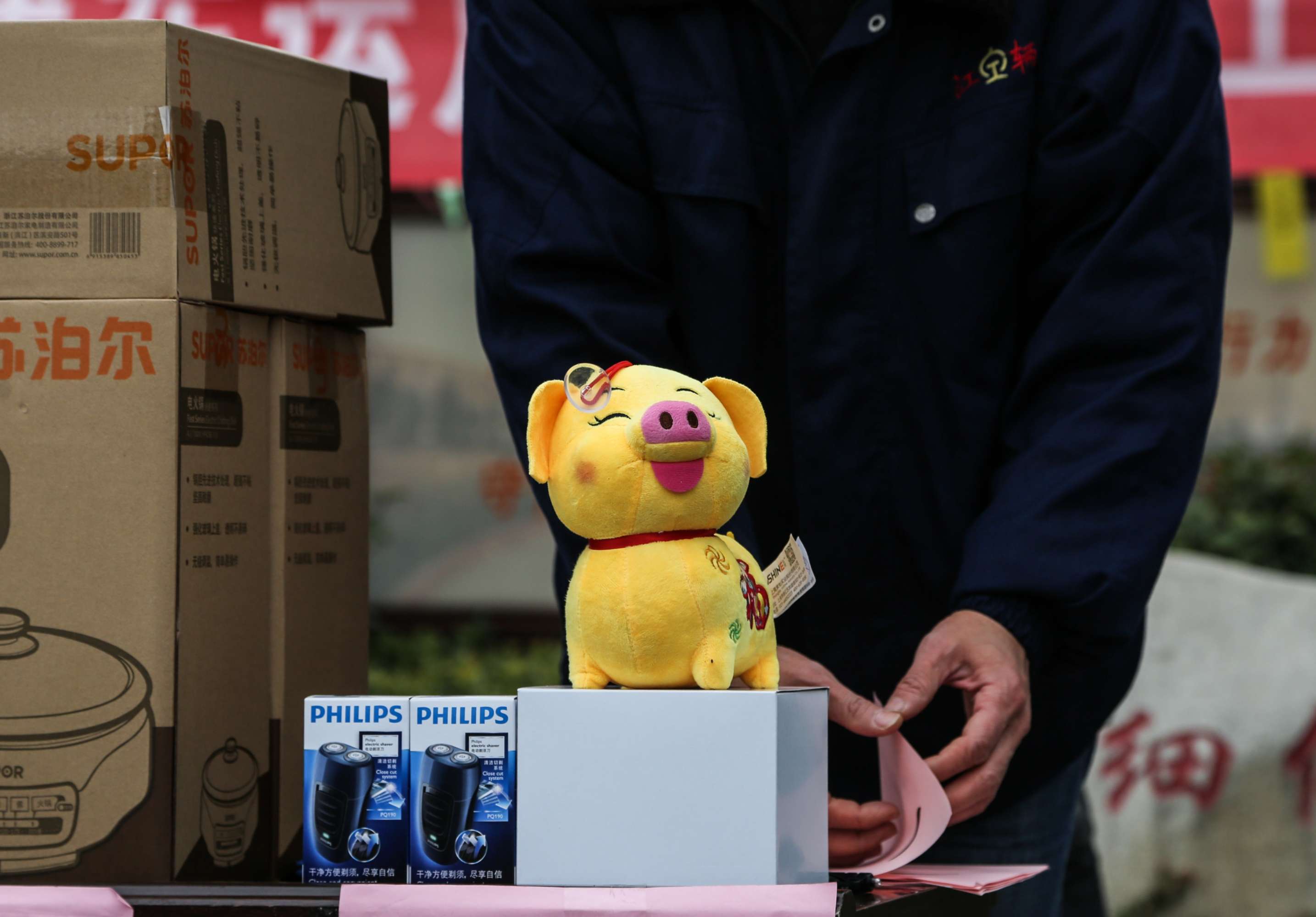 山村小学开学奖励优秀学生20头小猪_小学开学迎接学生老师_小学开学优秀黑板报