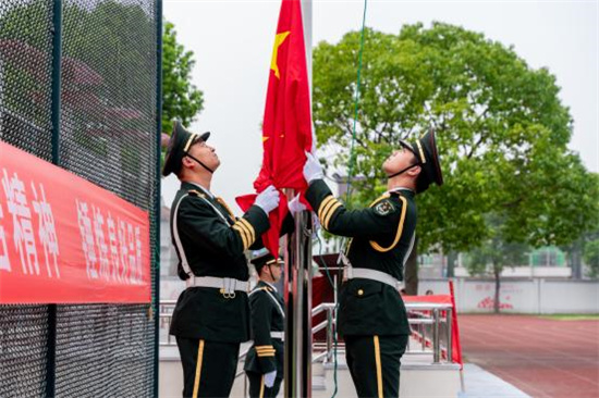 平湖林埭镇：退役“橄榄绿”进校园 助力美丽城镇新生军训