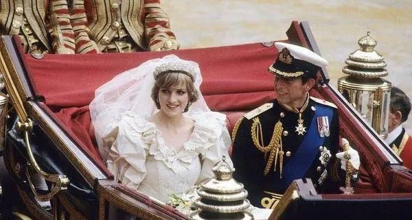 会议讨论记录怎么写_英首相在会议期间讨论女王病情_会议讨论 英语