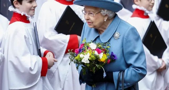 会议讨论 英语_英首相在会议期间讨论女王病情_会议讨论记录怎么写