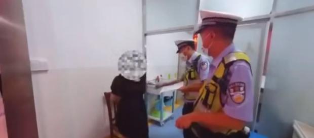 女孩酒驾后严重毁容_喝多少酒算酒驾和醉驾_女孩怒斥酒驾母亲