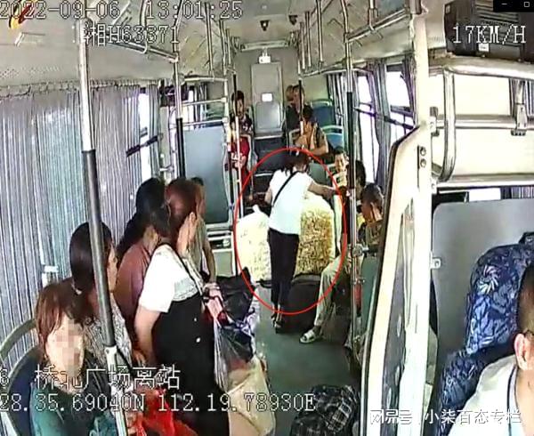 上海警方通报_男孩救倒地老人反被讹？警方通报_警方通报老人带泡泡杆乘车被踹下车