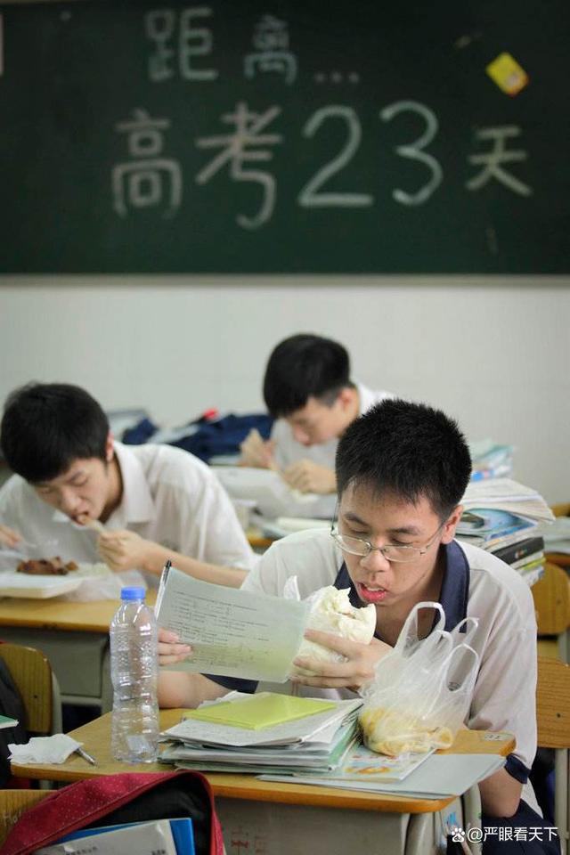 官方回应高中一个班收8万班费_建行卡收fo收公本费吗?_高中4班班名班级格言班徽