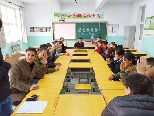 收费站回应消防车救火被收通行费_高中4班班名班级格言班徽_官方回应高中一个班收8万班费