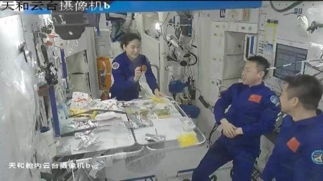 航天员在太空吃莲蓉馅月饼_莲蓉蛋黄馅的做法_莲蓉馅的做法君之