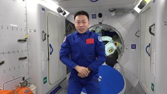 莲蓉蛋黄馅的做法_莲蓉馅的做法君之_航天员在太空吃莲蓉馅月饼