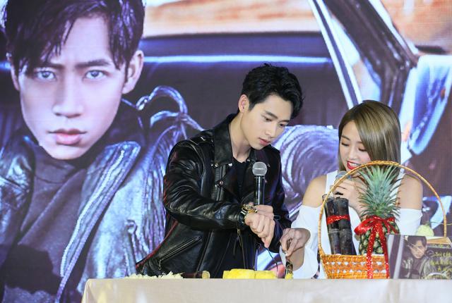 快乐蓝天下魏晨_魏晨回复快乐再出发制片人道歉_快乐家族快乐出发