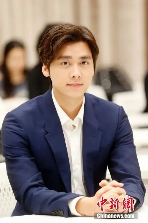 古剑奇谭北京发布会李易峰乔振宇_北京杨家火锅李易峰_#北京警方通报李易峰多次嫖娼#