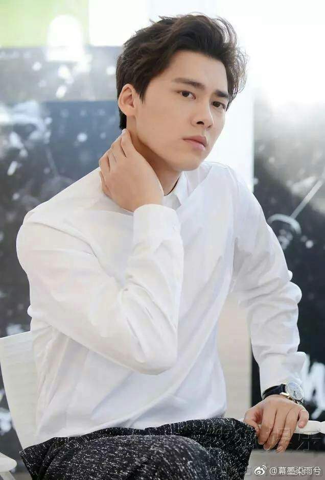 演员李易峰多次嫖娼被行拘_黄海波嫖娼被拘女子_演员李易峰的照片大全