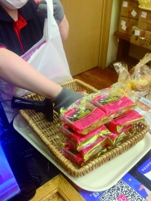 微信卖月饼广告语_罗辑思维卖月饼_卖不完的月饼去哪了