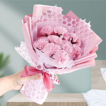 杨颖晒照侧面回应_教育局回应河南一老师晒节日礼物_晒万元羽绒服回应