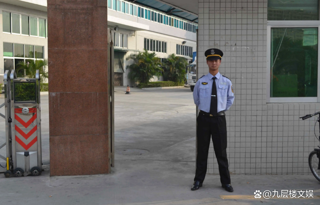 货柜车拖箱长有多少米?_女子拖行李箱进厂被保安要求开箱_角蛙饲养箱开箱