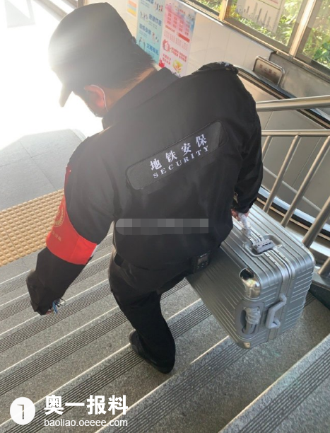 货柜车拖箱长有多少米?_女子拖行李箱进厂被保安要求开箱_角蛙饲养箱开箱