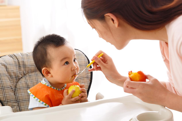 四个女人掌掴保姆_掌掴保姆1200巴掌_保姆掌掴1岁孩子并强行喂辣椒