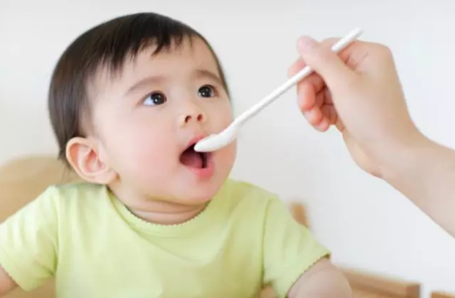 保姆掌掴1岁孩子并强行喂辣椒_四个女人掌掴保姆_掌掴保姆1200巴掌