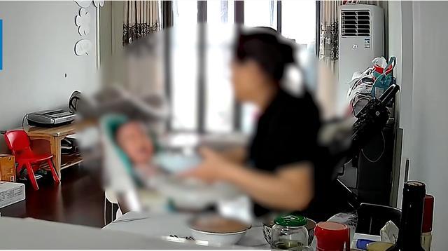 保姆掌掴1岁孩子并强行喂辣椒_四女人轮流掌掴保姆_保姆疯狂掌掴83岁老人