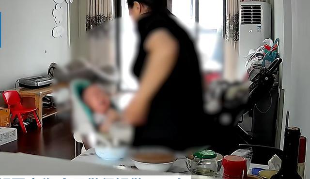 保姆掌掴1岁孩子并强行喂辣椒_四女人轮流掌掴保姆_保姆疯狂掌掴83岁老人