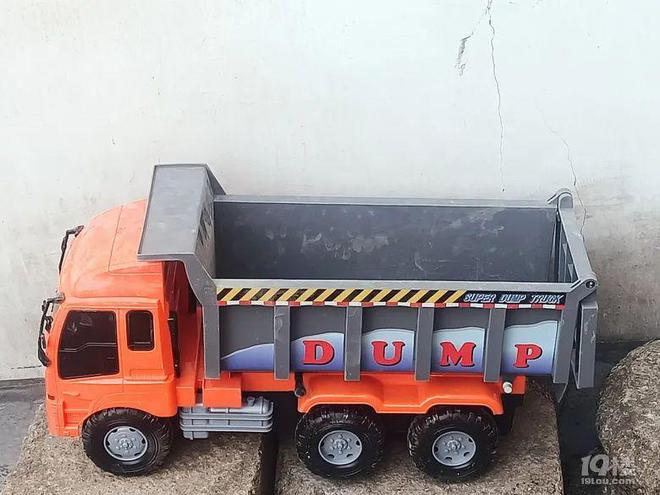 爸爸用毛线织蛋糕_用毛线织手机袋挂包_毛线用网格织地毯视频