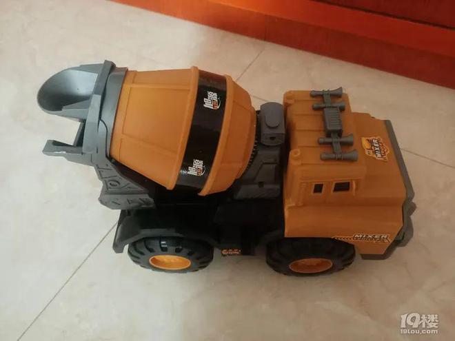 用毛线织手机袋挂包_毛线用网格织地毯视频_爸爸用毛线织蛋糕