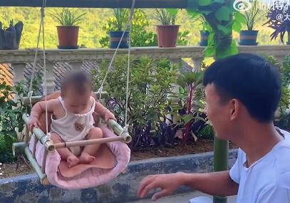 爸爸用毛线织蛋糕_毛线用网格织地毯视频_用毛线织手机袋挂包