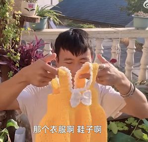 爸爸用毛线织蛋糕_毛线用网格织地毯视频_用毛线织手机袋挂包