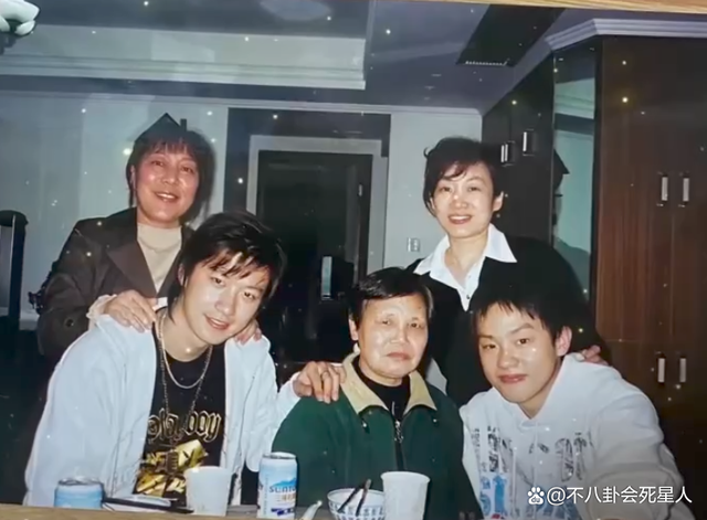 乔任梁死亡现场很凄惨_陈意涵乔任梁吻戏视频_陈乔恩和丈夫到现场祭拜乔任梁