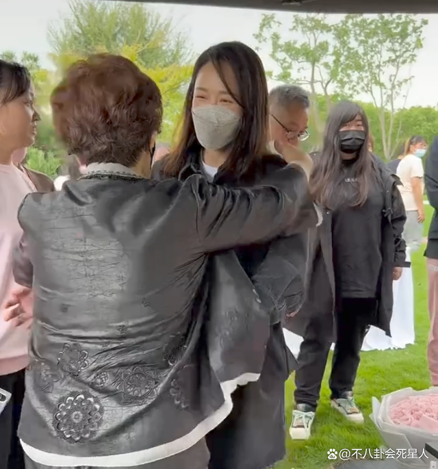 陈乔恩和丈夫到现场祭拜乔任梁_陈意涵乔任梁吻戏视频_乔任梁死亡现场很凄惨