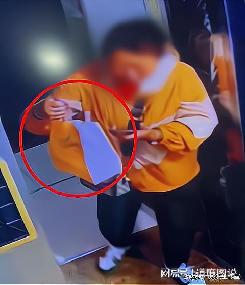 大妈顺走外卖 次日被失主偶遇认出_顺走民工钱_肇庆顺宝天誉老板走佬