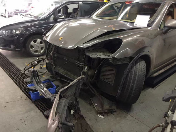 河南警方回应_警方回应保时捷起火门打不开_老太摆射击摊警方回应