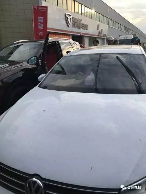 老太摆射击摊警方回应_河南警方回应_警方回应保时捷起火门打不开