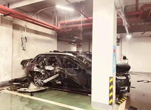 警方回应保时捷_李裕杰死因警方回应_警方回应保时捷起火门打不开