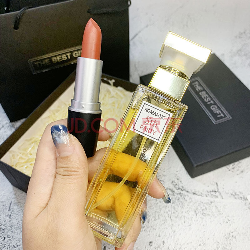 小伙偷女同事口红送女友_17女友那小伙女友什么样_小伙娶同事母亲