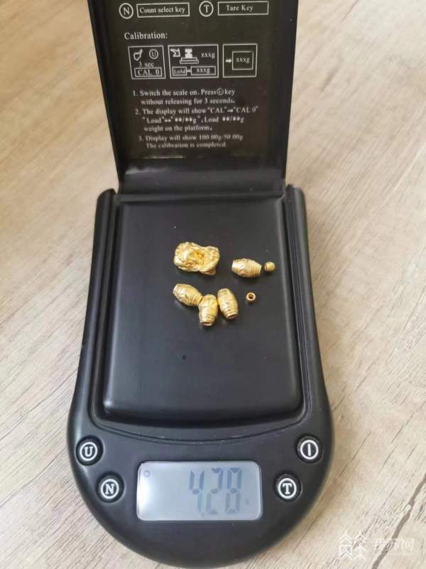 17女友那小伙女友什么样_小伙娶同事母亲_小伙偷女同事口红送女友