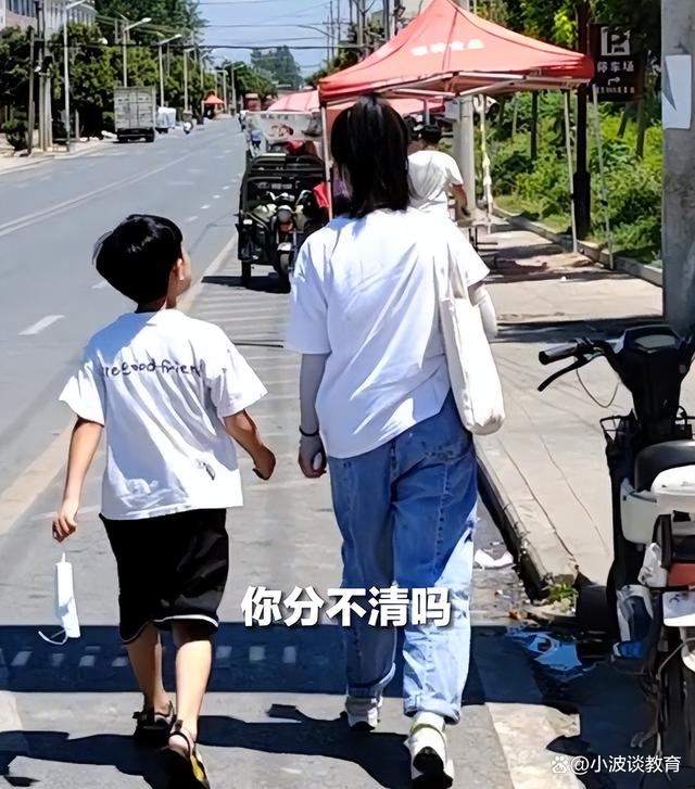 8岁男孩认错妈 跟陌生女孩走5分钟_给女孩认错短信_梦见陌生男孩喜欢我