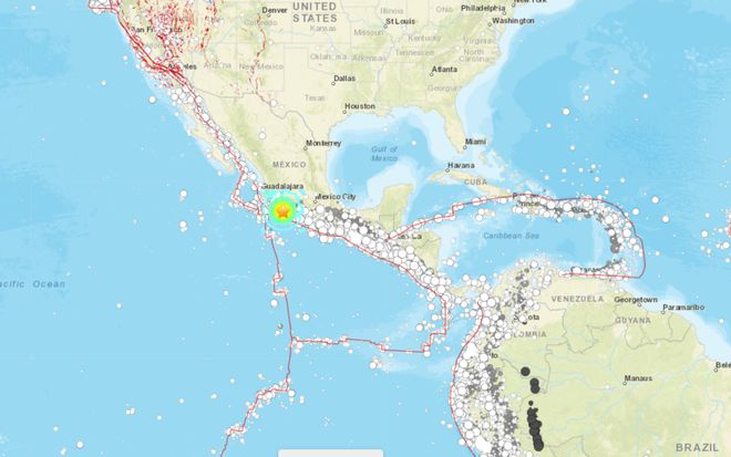 水底有龙掀巨浪岸旁无雨挂_台湾地震致顶楼泳池掀巨浪 人群尖叫_吉隆坡顶楼泳池