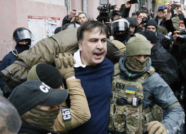 波兰防长俄白军演_俄停止进口波兰苹果_北约官员穿辱俄袜子赴波兰参会