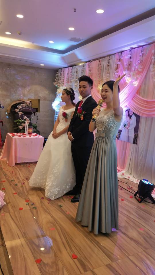 结婚司仪主持词_yy司仪主持词_司仪主持完婚礼上桌吃饭被扣尾款