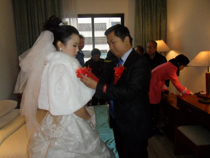 yy司仪主持词_司仪主持完婚礼上桌吃饭被扣尾款_桌桌有娱主持人黄蕴瑶