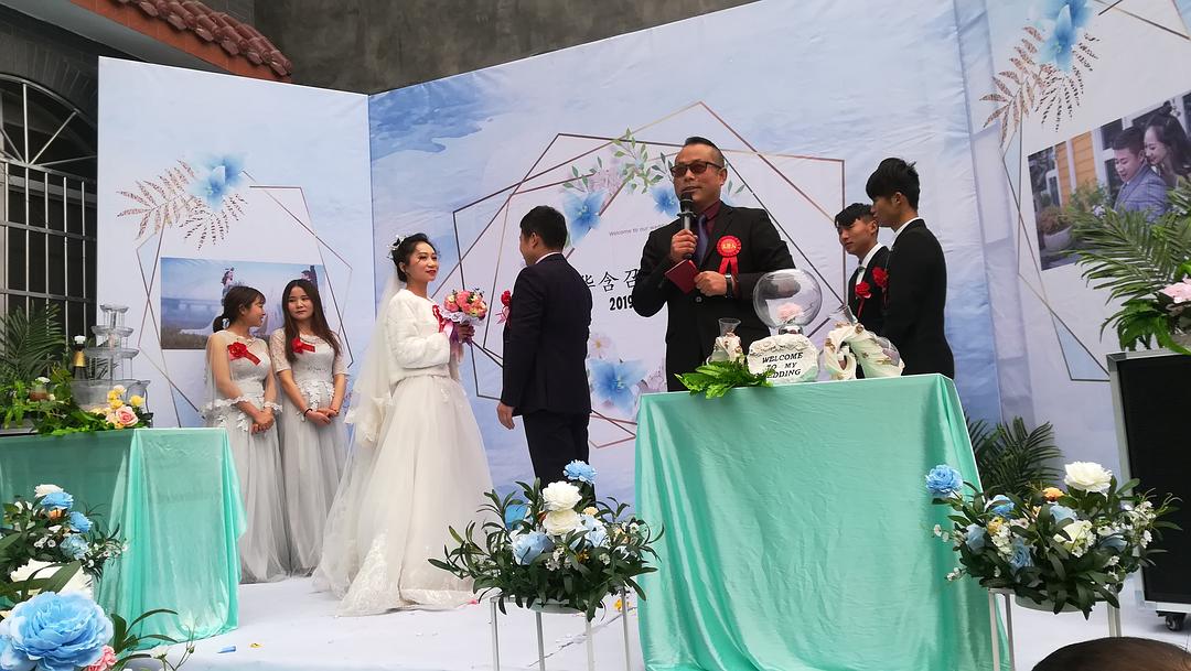 桌桌有娱主持人黄蕴瑶_yy司仪主持词_司仪主持完婚礼上桌吃饭被扣尾款