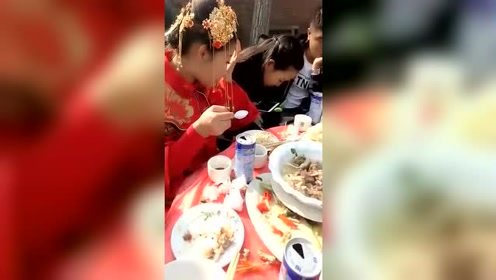 司仪主持完婚礼上桌吃饭被扣尾款_yy司仪主持词_北京婚礼主持司仪